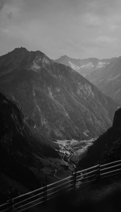 Blick von der Rössl Alm auf Gerlos im Tal